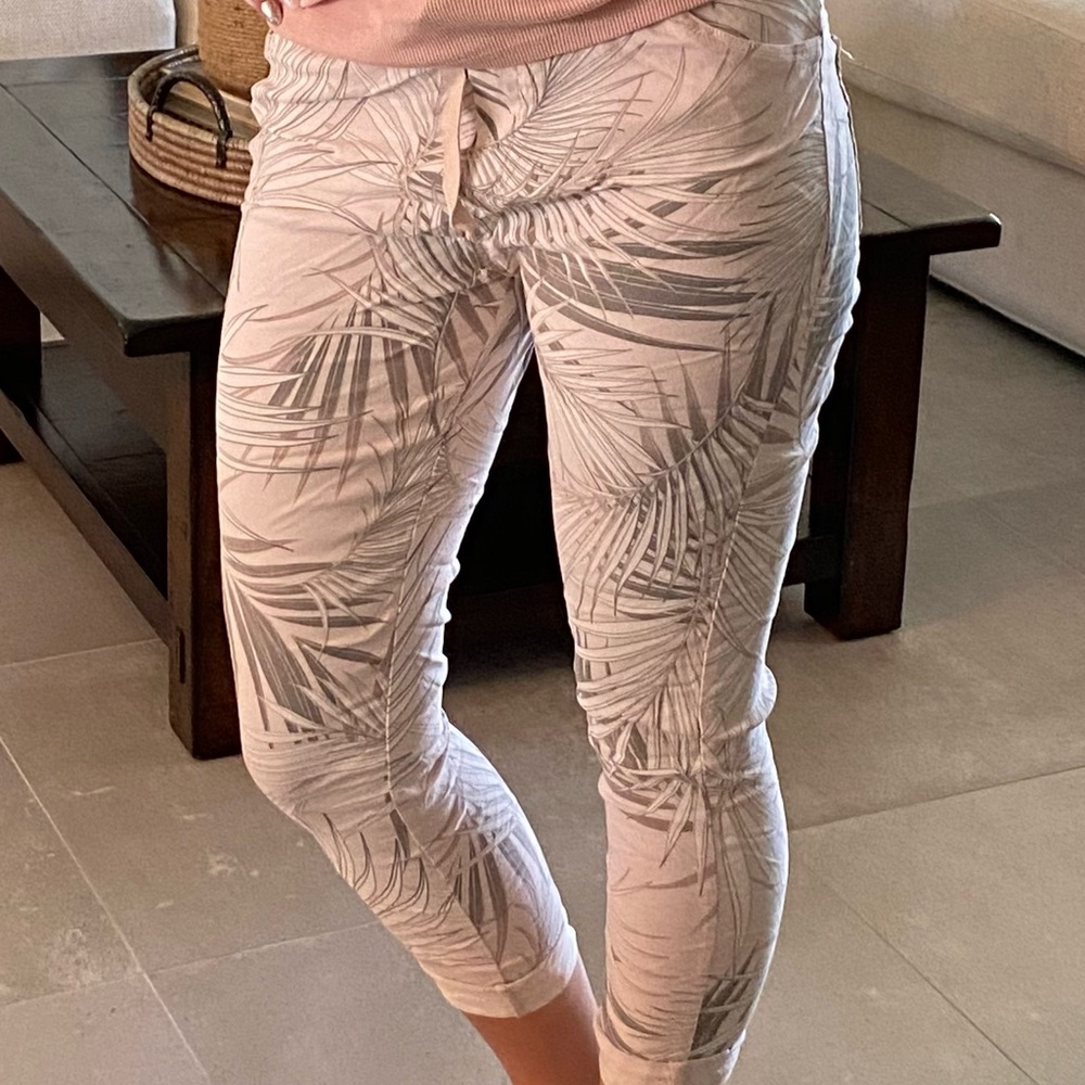 Palm Print Cropped Pants